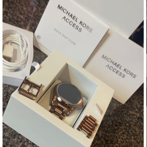 MICHAEL KORS SMART WATCH